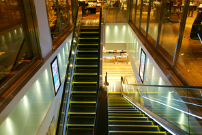 福岡パルコエスカレーター導線上